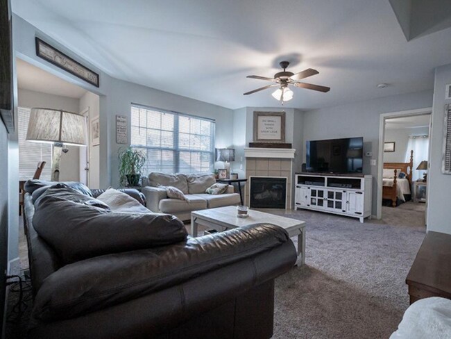 Building Photo - 3 bedroom 3 bath in Shawnee Heights
