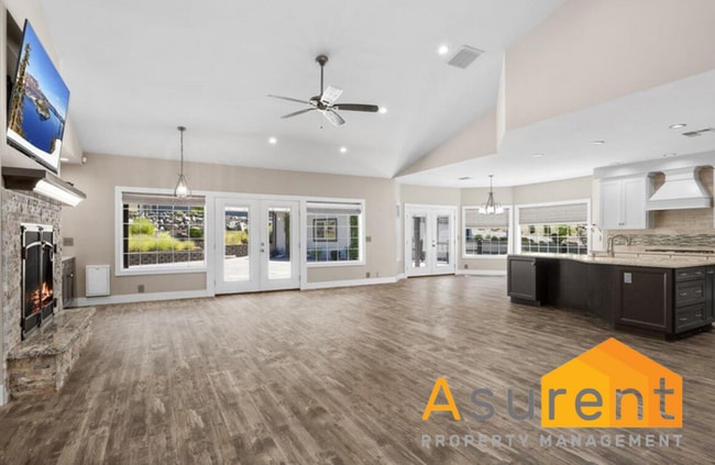 Building Photo - Peaceful Country Living- 3 Bedroom- 3 Full Bathroom Home in Rogue River