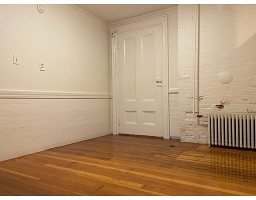 Building Photo - 52 River St