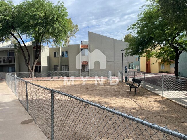 Building Photo - 828 S Langley Ave