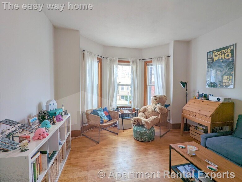 Building Photo - 392 Washington St