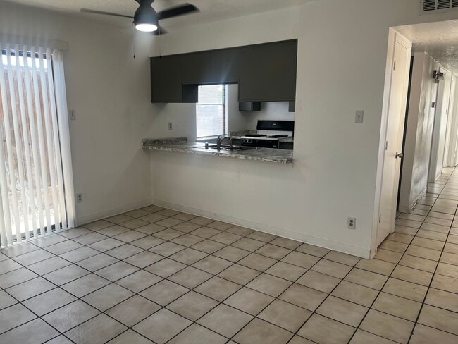 Building Photo - Updated 2 bedroom in Rio Rancho
