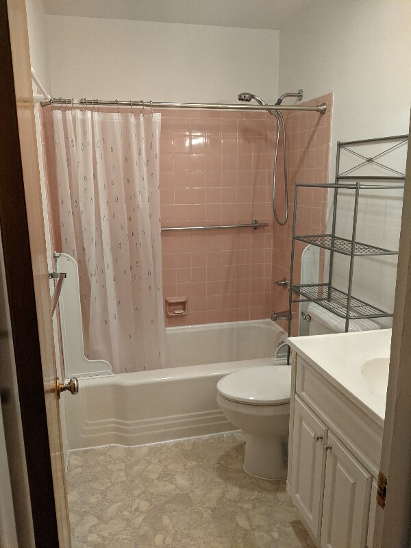 Building Photo - 1506 Kilbourn St