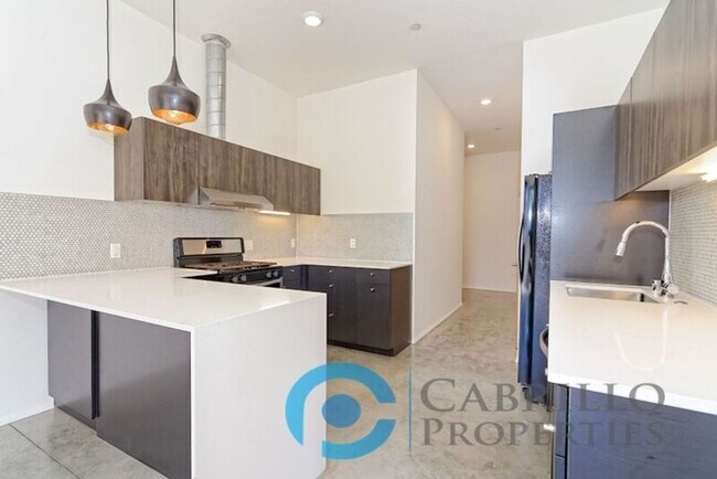 Building Photo - 2870 Fourth Ave