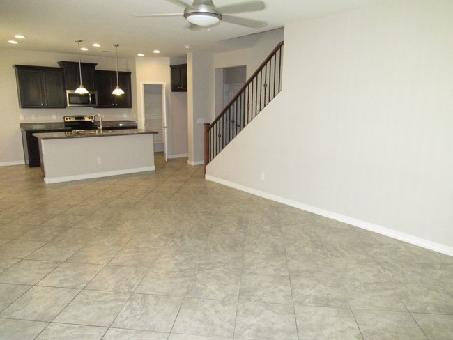 Building Photo - MOVE IN SPECIAL