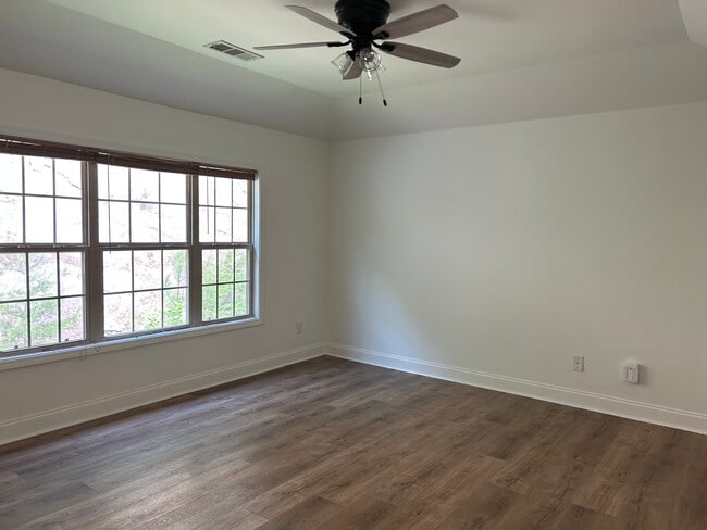 Building Photo - 263 Ridgehaven Trail