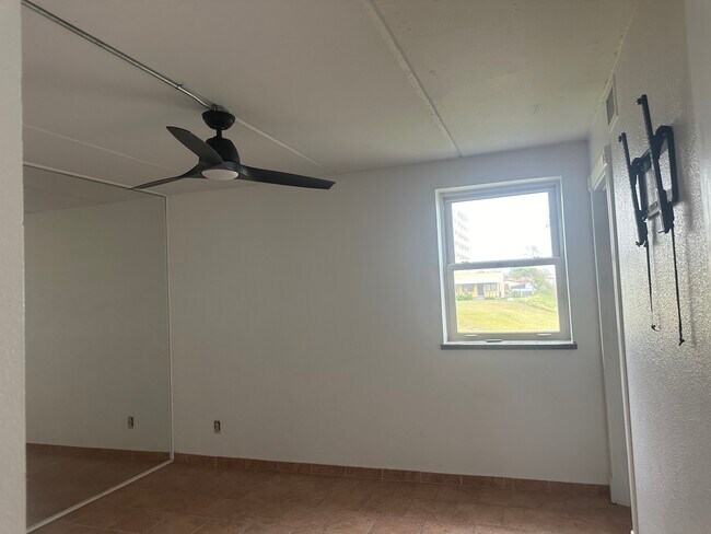 Building Photo - 4334 Ocean Dr