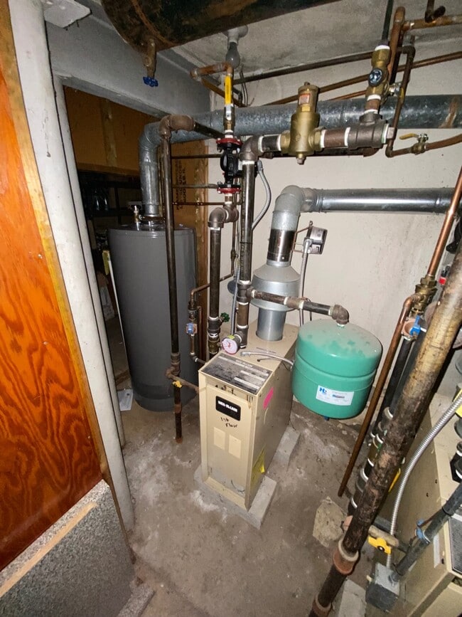 Building Photo - 43-45 Hall Avenue - 45