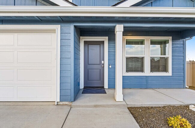 Building Photo - 8648 E Wishmore St