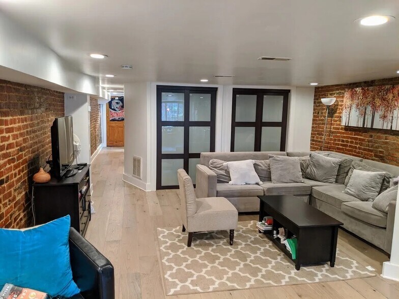 Building Photo - 1317 Irving St NW