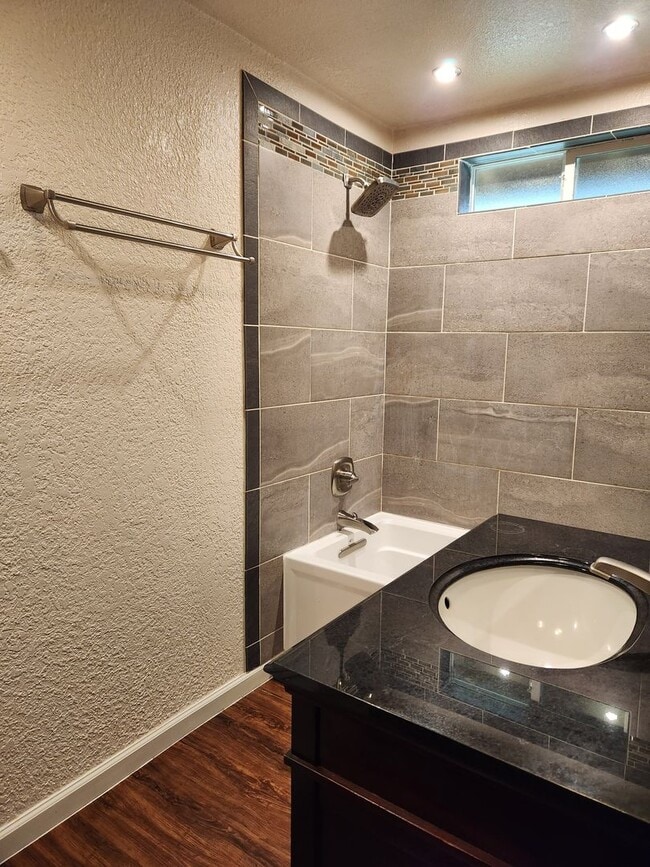 Building Photo - 3 Bedroom Rambler In Central Kitsap