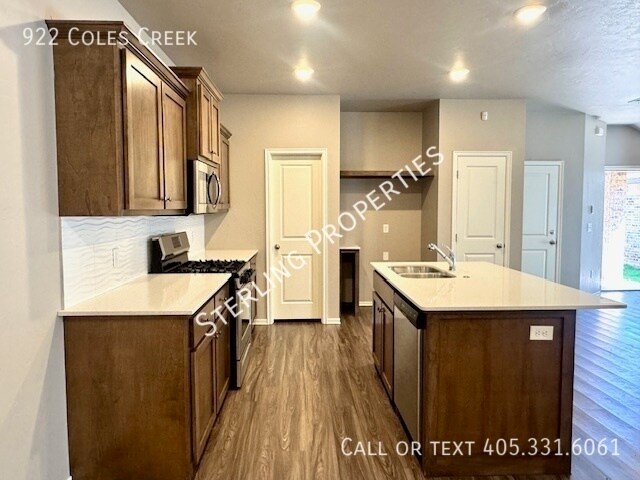 Building Photo - 922 Coles Creek