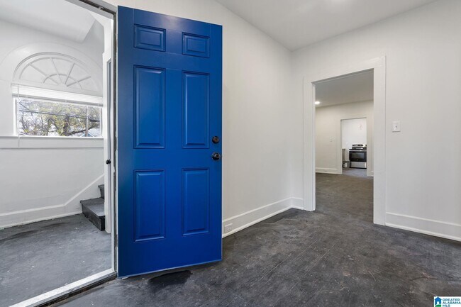 Building Photo - 1101 7th Ave W