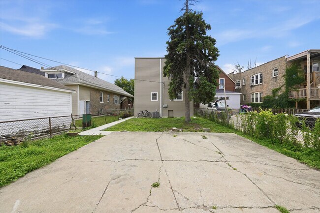 Building Photo - 3244 W 62nd Pl