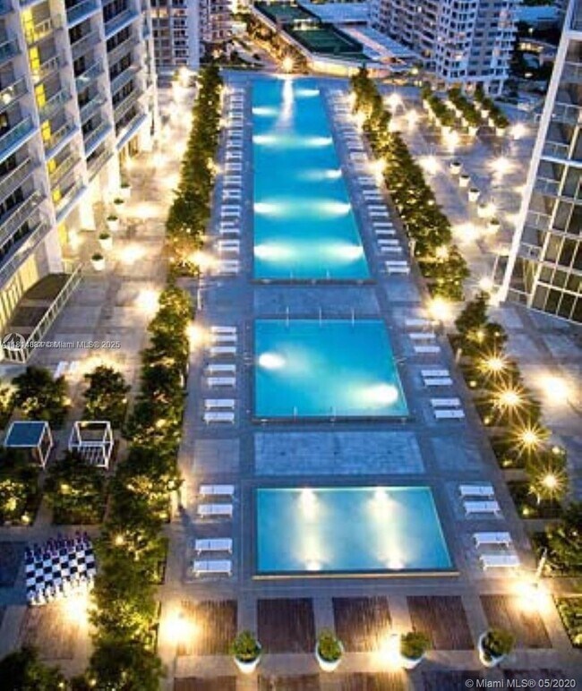 Building Photo - 495 Brickell Ave