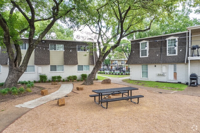 Terrace - Havenwood Apartment Homes
