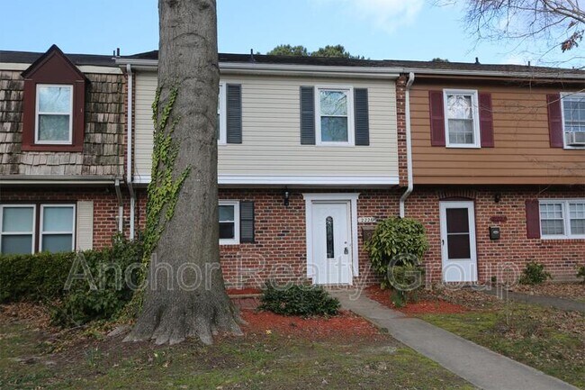 Building Photo - 2226 Sedgewick Dr