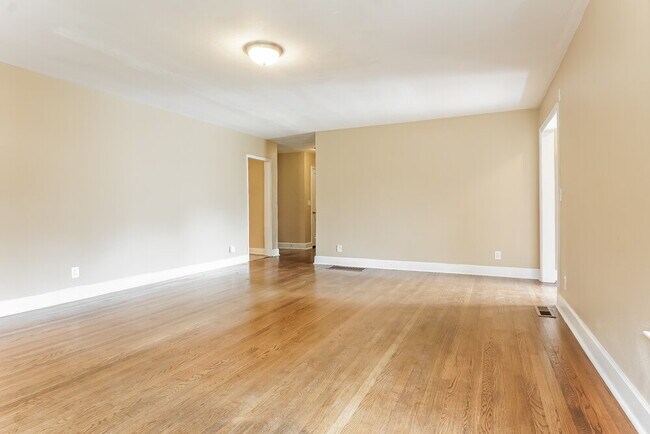 Building Photo - 1401 Cherry Ave