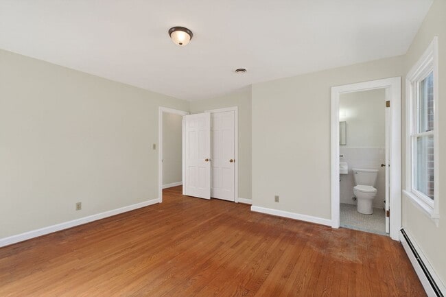 Building Photo - 2305 Lakewood Ln