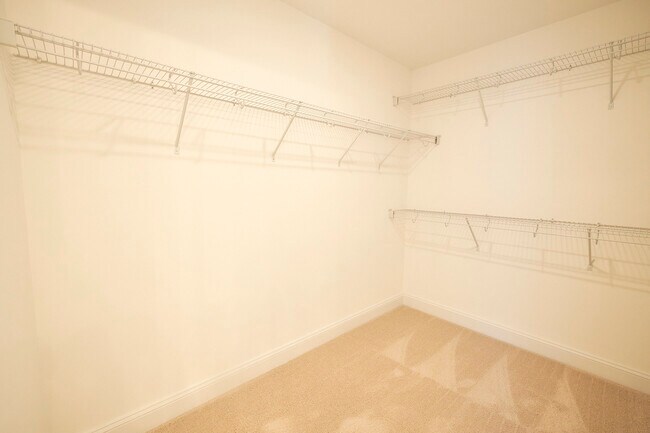 Building Photo - 13868 Randolph Pond Ln