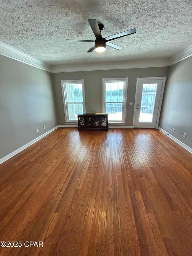 Building Photo - 2908 Country Club Dr