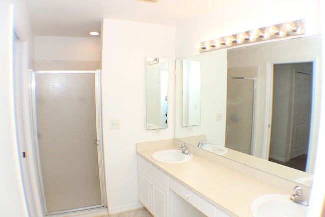 Building Photo - ** FIRST MONTHS RENT FREE** Quiet and Spacious Single Family Home in NW Cape Coral