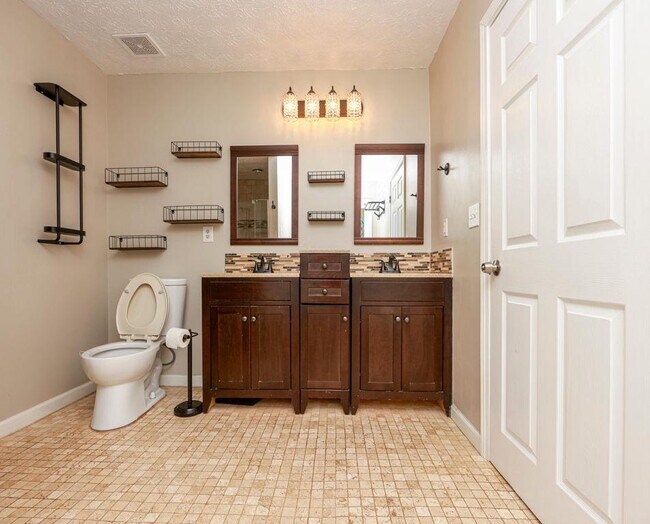 Building Photo - 5377 Fawn Ivey Ln