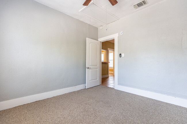 Building Photo - 226 W Harding Blvd