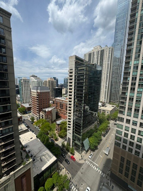 Building Photo - 10 E Ontario St
