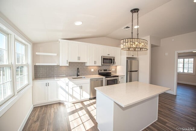 Building Photo - 1090 New York Ave