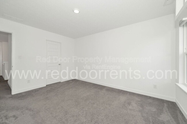 Building Photo - 6380 Apperson Dr