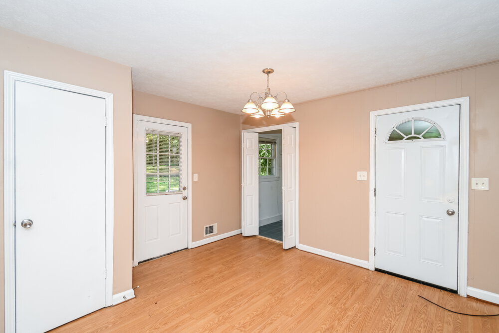 Building Photo - 6490 Executive Dr