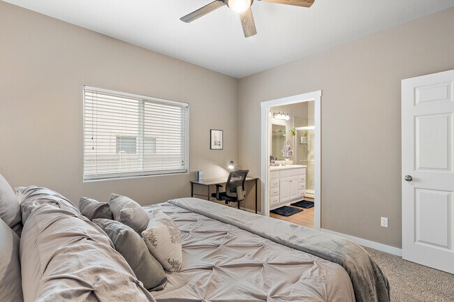 Building Photo - 2900 N Villere Ln