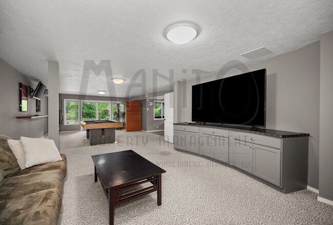 Building Photo - 115 E Meadowlane Rd