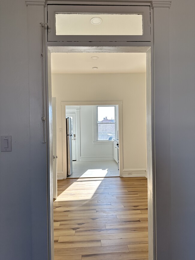 Dining room - 322 W James St