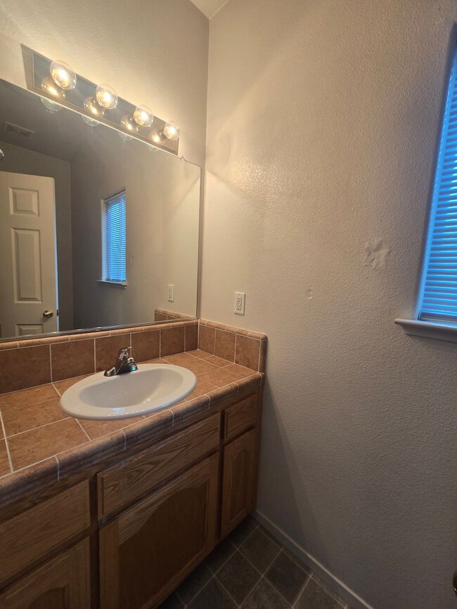 Building Photo - Spacious 2 Story 4 BR 2.5 BA Available Now