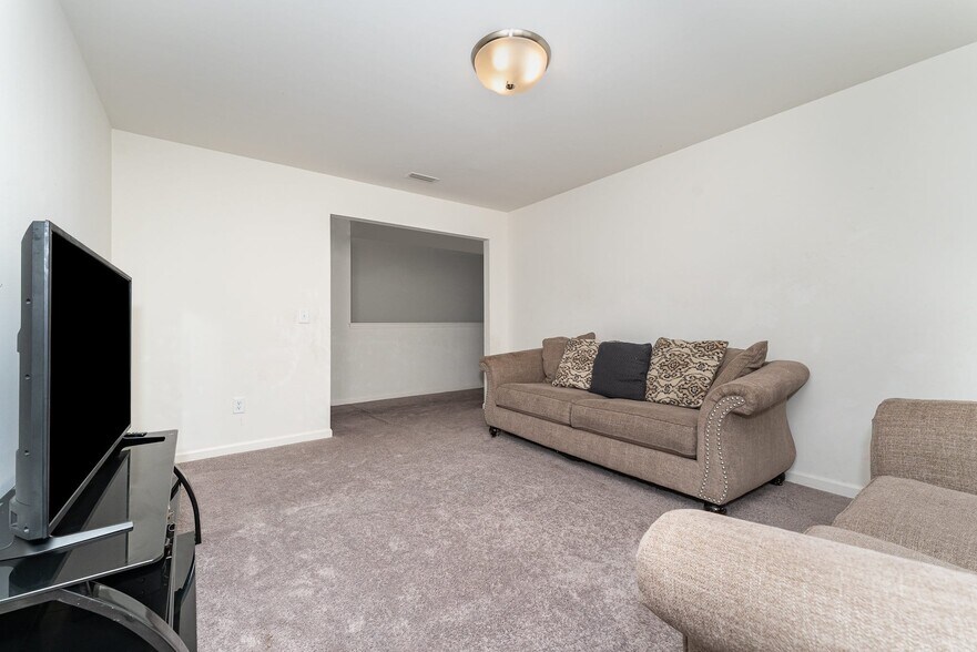 Building Photo - 5514 Hardie Farm Dr