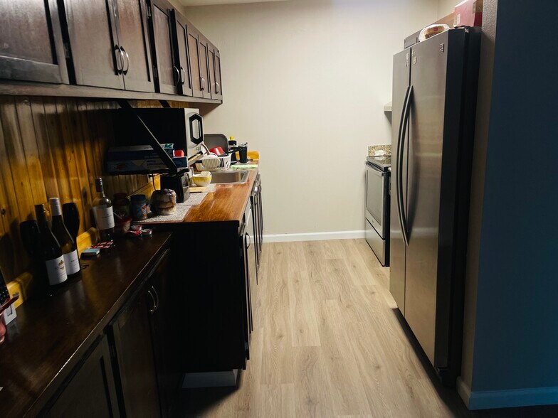 Building Photo - 2600 Jones Rd