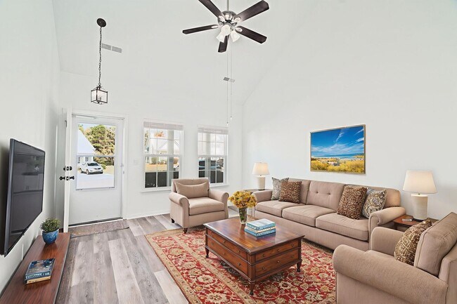 Building Photo - Live the Sumter-style Life in Summerville!