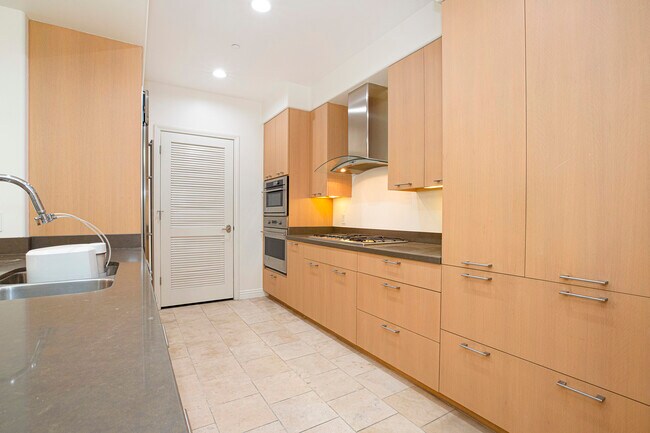 Building Photo - 476 Caruso Ave