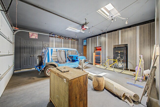 Building Photo - 6711 E Camelback Rd