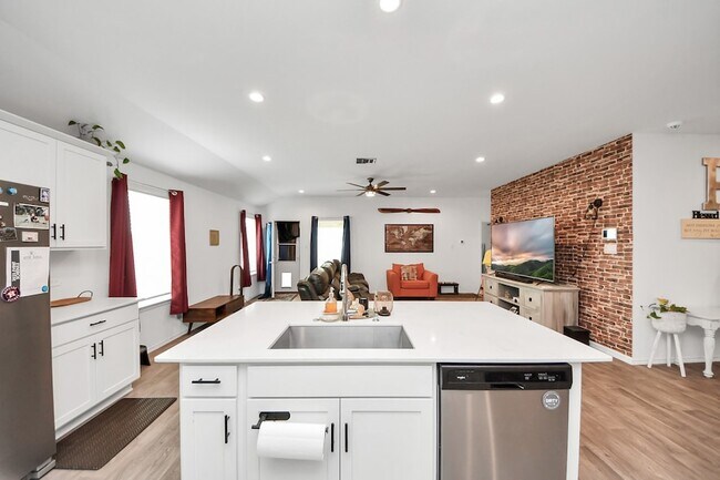 Building Photo - 403 Blanco Ln