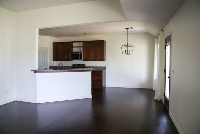 Building Photo - 108 Deer Run