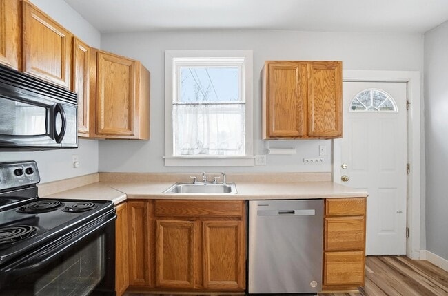 Building Photo - 212 E Hudson St