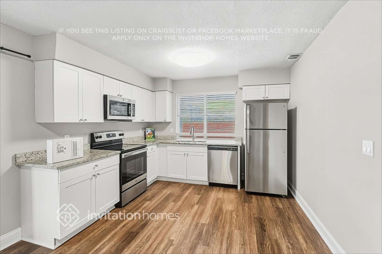 Building Photo - 3434 Coachlight Dr