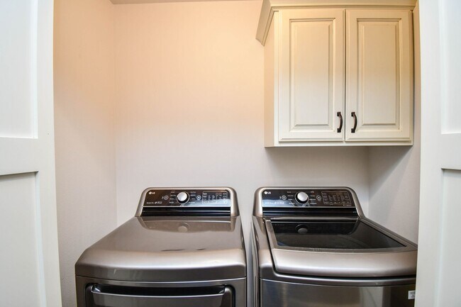 Building Photo - 5 Bedroom 3 Bathroom Single Family Home North Sioux Falls!