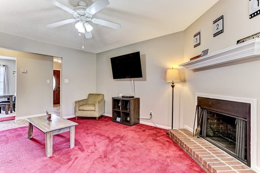 Primary Photo - 105 Crossvine Ct