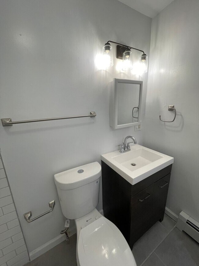 Building Photo - 57 Van Ness St