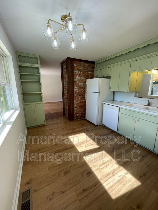 Building Photo - 5102 E 33rd St