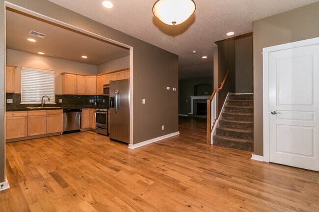 Building Photo - Beautiful 3-Bedroom, 2.5-Bath Home With Of...